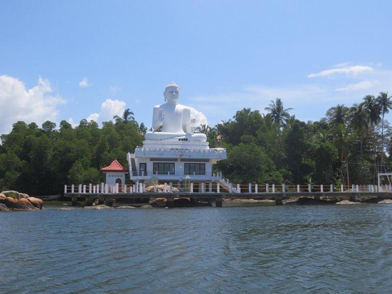 Gold Sand Resort Bentota Exterior photo